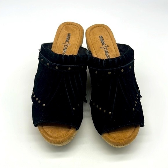 Minnetonka - Quinn Black Suede Fringe Gold Studded Peep Toe Wedge Size 7 - Picture 2 of 16